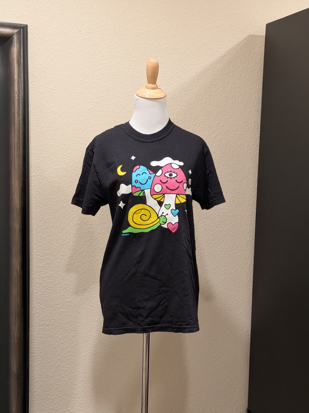 Woke Face Graphic T-Shirt Size S Black Mushroom Snail Print NWT